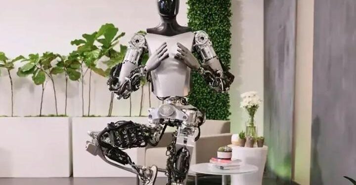 Tesla’nın insansı robotu yeni hünerlerini böyle sergiledi