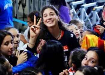 Olimpiyat kotası alan Dünya 1 numarası Filenin Sultanları yurda döndü