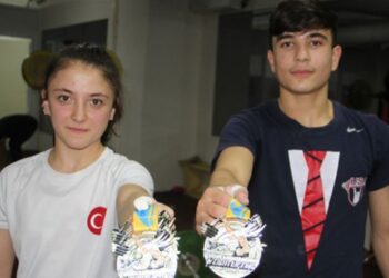 Halterin genç şampiyonları büyük hedeflerin peşinde