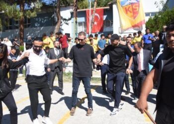 Kayserispor’da futbolcular halay çekti