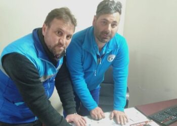 Kanalizasyonda ziynet eşyası buldular, düşünmeden polise teslim ettiler