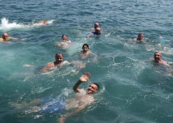 Sıcaktan bunalanlar Boğaz’da serinledi