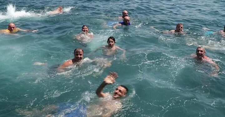 Sıcaktan bunalanlar Boğaz’da serinledi