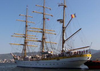 Yüzen tarih Nava Scoala Mircea İzmir Alsancak Limanı’na demirledi