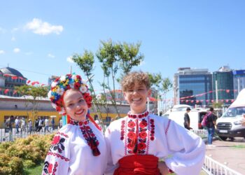 100 ülkenin kültür sanat elçisi Taksim Meydanı’nda bir araya geldi
