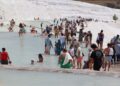 Travertenleriyle ünlü Pamukkale’ye ziyaretçi akını