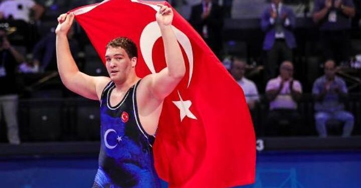 Cemal Yusuf Bakır, 110 kiloda dünya şampiyonu oldu