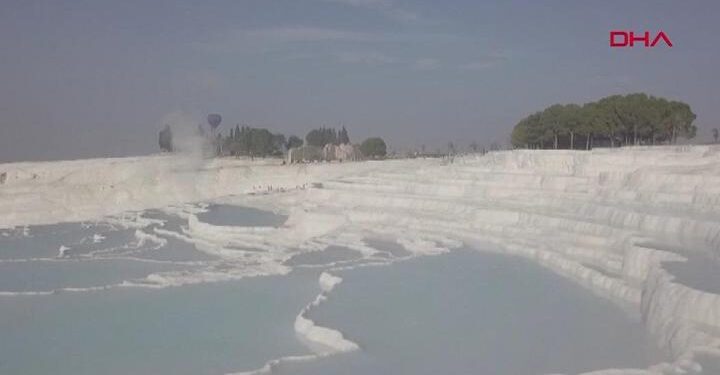 Pamukkale’ye ziyaretçi akını