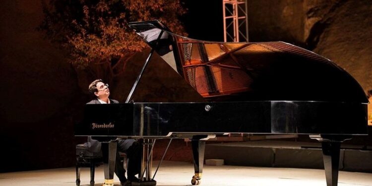 20. Uluslararası Gümüşlük Müzik Festivali Macar piyanist Gabor Farkas’ı konuk etti