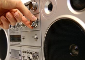 Yapay zekâyla işleyen ilk radyo istasyonu kuruldu