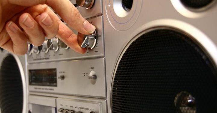 Yapay zekâyla işleyen ilk radyo istasyonu kuruldu