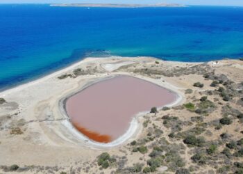 Çanakkale’de 2 bin yıllık antik liman kalpli pembe göle dönüştü