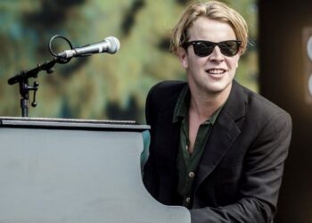 İngiliz şarkıcı ve söz yazarı Tom Odell Antalya’da konser verecek