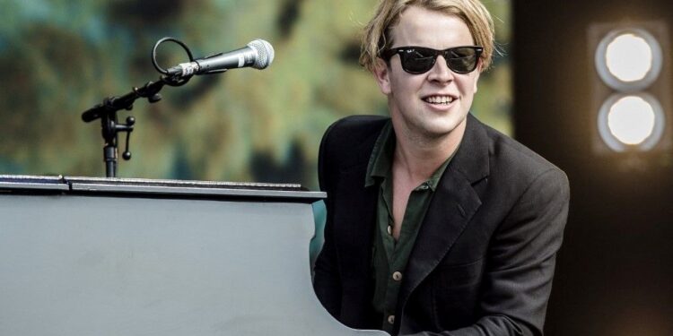 İngiliz şarkıcı ve söz yazarı Tom Odell Antalya’da konser verecek