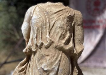 Syedra Antik Kenti’nde 1800 yıllık ikinci zafer tanrıçası heykeli bulundu
