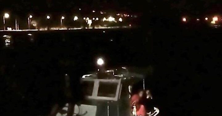 Çanakkale Boğazı’nda sürüklenen tekne kurtarıldı