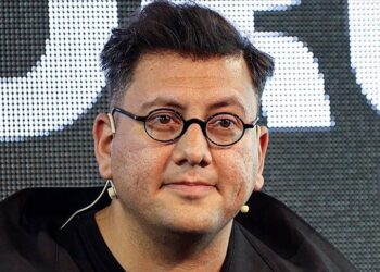 Refik Anadol dünyanın en büyük LED küresinde eseri sergilenen ilk sanatçı oldu