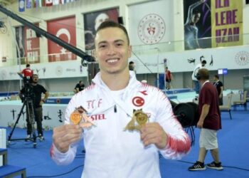 Milli cimnastikçi Ahmet Önder’den altın madalya