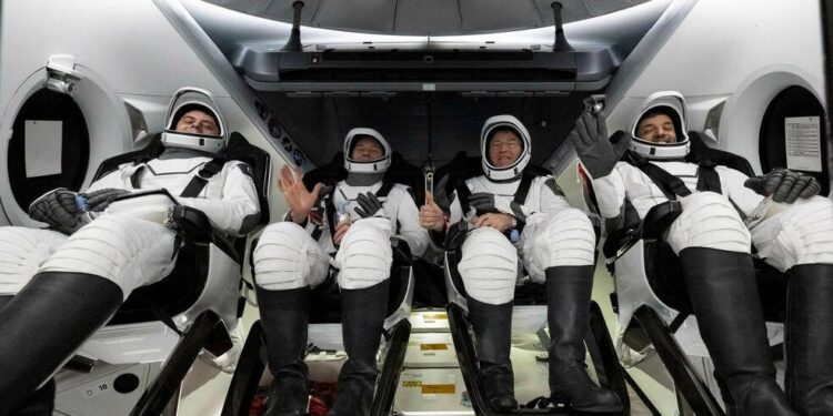 NASA ve Space X’in “Crew-6” görevini tamamlayan 4 astronot, Dünya’ya döndü