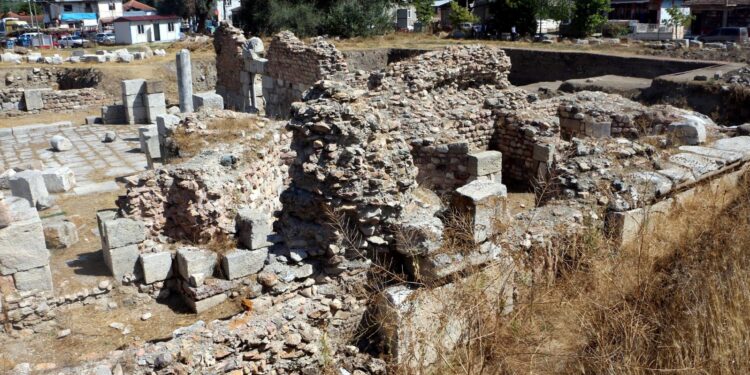 Tokat’taki Sebastapolis Antik Kenti kazılarında iki bin yıllık Roma yolu bulundu