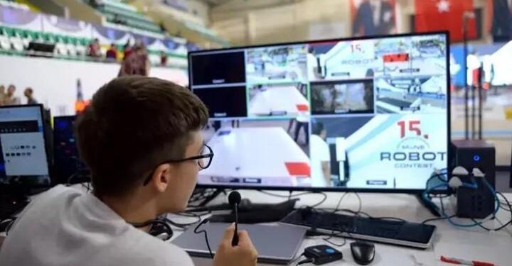 Demirören Medya Lisesi öğrencileri ‘Uluslararası MEB Robot Yarışması’nın canlı yayınını gerçekleştirdi