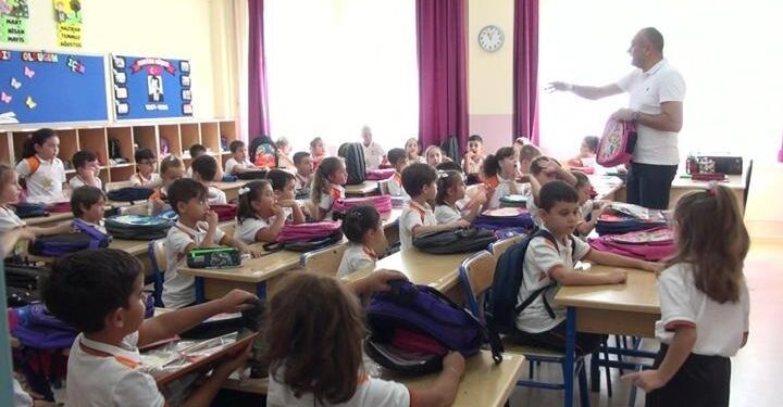 Bağcılar Belediyesi’nden 30 bin öğrenciye çanta ve kırtasiye malzemesi desteği