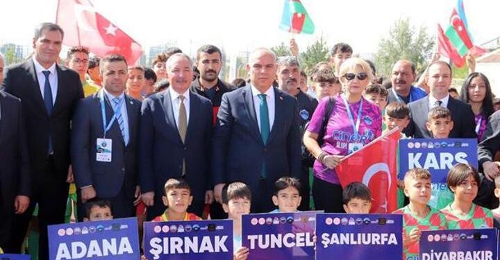 Depremzede çocukların katıldığı ‘UYAFA Ağrı Dağı Cup Futbol Turnuvası’ başladı