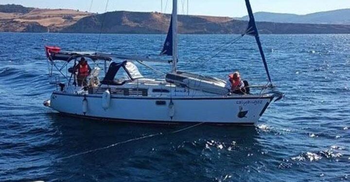 Çanakkale Boğazı’nda sürüklenen tekne kurtarıldı
