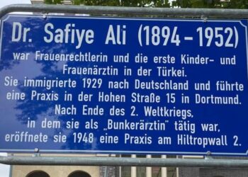 Almanya’da bir sokağa Türkiye’nin ilk kadın doktoru Safiye Ali’nin adı verildi