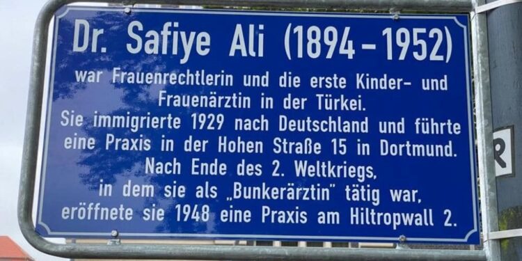 Almanya’da bir sokağa Türkiye’nin ilk kadın doktoru Safiye Ali’nin adı verildi