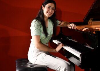 13 yaşındaki Arya Su konser piyanisti olmayı hedefliyor