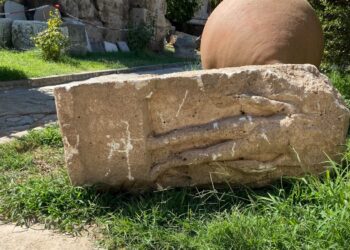 Güneş Tanrısı Helios heykeli altyapı çalışmasında bulundu, koruma altına alındı