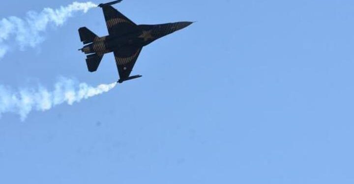 Solo Türk ve helikopter gösterileri nefes kesti