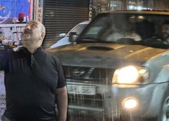 Basra sıcaklarından bunalan vatandaşların yağmur mutluluğu: ‘İçeriye girmek bile istemiyorum’