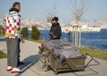 Japon Gezgin Sato’nun Türkiye Macerası: Misafirperverlik ve Soğukla Dolu Unutulmaz Yolculuk! 🇹🇷🇯🇵