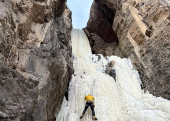 Sarıkamış’ta Heyecan Dolu Keşif: Keklik Şelalesi Buz Tırmanışına Açıldı! ❄️🧗‍♂️