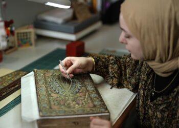 Tarihi Miras Geleceğe Taşınıyor: Asırlık Kitaplar Özenle Onarılıyor! 📚