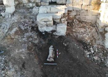 Perge’de arkeolojik keşifler sürüyor: Afrodit ve Roma dönemi figürleri bulundu 🗿🔍
