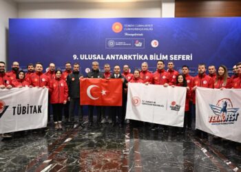 Bilimin kıtası Antarktika’da yeni keşifler için Türk ekibi yola çıktı 📡