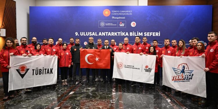 Bilimin kıtası Antarktika’da yeni keşifler için Türk ekibi yola çıktı 📡