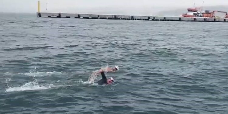 Soğuk sular, büyük hedefler! Milli yüzücüler Intercontinental Open Water Swimming’e hazırlanıyor 🔥🏆