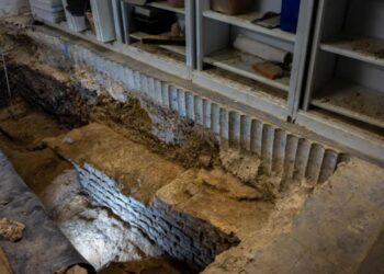 Arkeologlar, Roma Londrası’nın kalbini keşfetti: İlk forum ve bazilika ortaya çıkarıldı 🔎🏗️