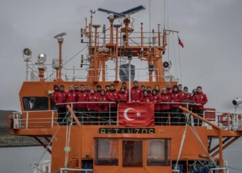 14 bin kilometrelik yolculuk tamamlandı: Türk ekibi Beyaz Kıta’da bilim için çalışıyor ❄️ 🚀