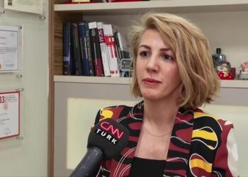 Türk bilim kadını dünya sahnesinde! Doç. Dr. Rengin Çetin Güvenç, Nobel ödüllü bilim insanlarının onur topluluğuna katıldı 👩‍⚕️🔍