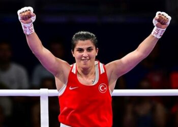 Busenaz Sürmeneli yine zirvede! Dünya boks şampiyonasında altın madalya kazandı 🥇👏