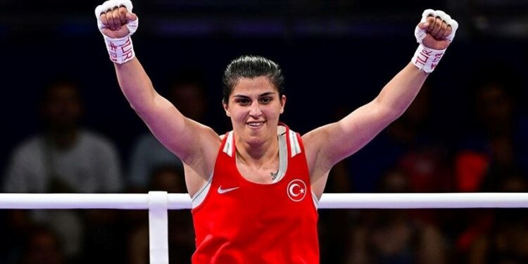 Busenaz Sürmeneli yine zirvede! Dünya boks şampiyonasında altın madalya kazandı 🥇👏