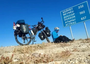 Çalışma hayatına veda etti, pedal çevirerek dünyayı keşfetti! Ersin Vural, bisikletiyle kıtaları aştı, anılarını “İpek Yolu: Bisiklet Günlükleri” ile ölümsüzleştirdi! 📚🇹🇷