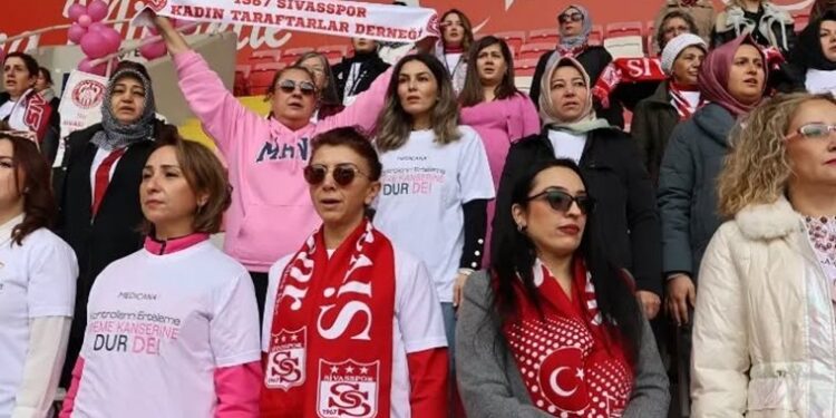 Kadın taraftarlar için Sivasspor’dan anlamlı jest, maç biletleri ücretsiz. ⚽️ 🙋🏻♀️