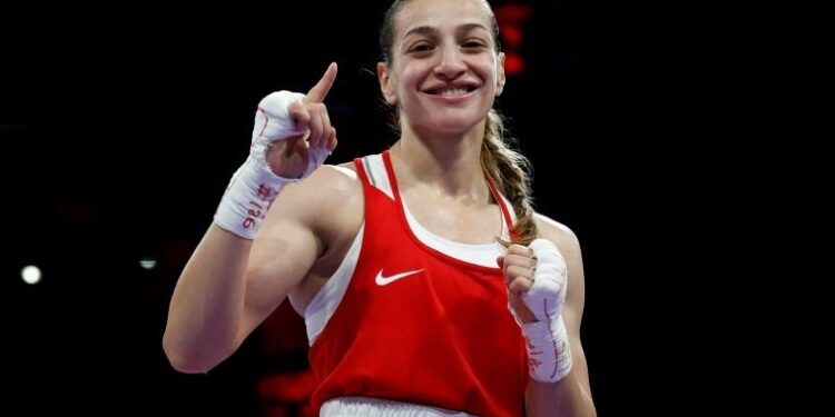 Kadınlar Dünya Boks Şampiyonası 52 kilo çeyrek final maçında ringe çıkan Buse Baz Çakıroğlu Dünya Şampiyonası Finalinde! 🎉🏆