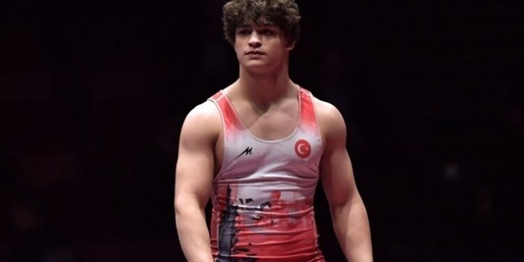 Alperen Berber finale yükseldi! Grekoromen güreşte altın madalya için mindere çıkacak 🥇💪